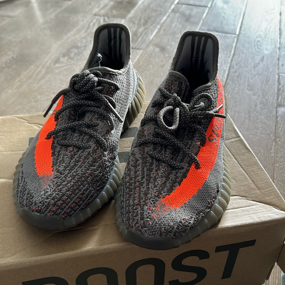 Authentic Yeezy Belugas with box size 7 Men’s (8.5) womens